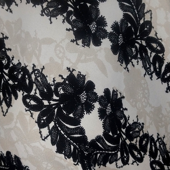 Silky plus size shrug - Picture 6 of 6